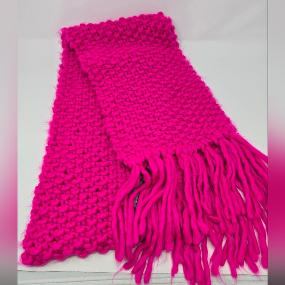 EXPRESS CHUNKY KNITWEAR OVERSIZE HOT PINK SCARF FRINGE ENDS WOMEN OS WARM COZY - Picture 6 of 12